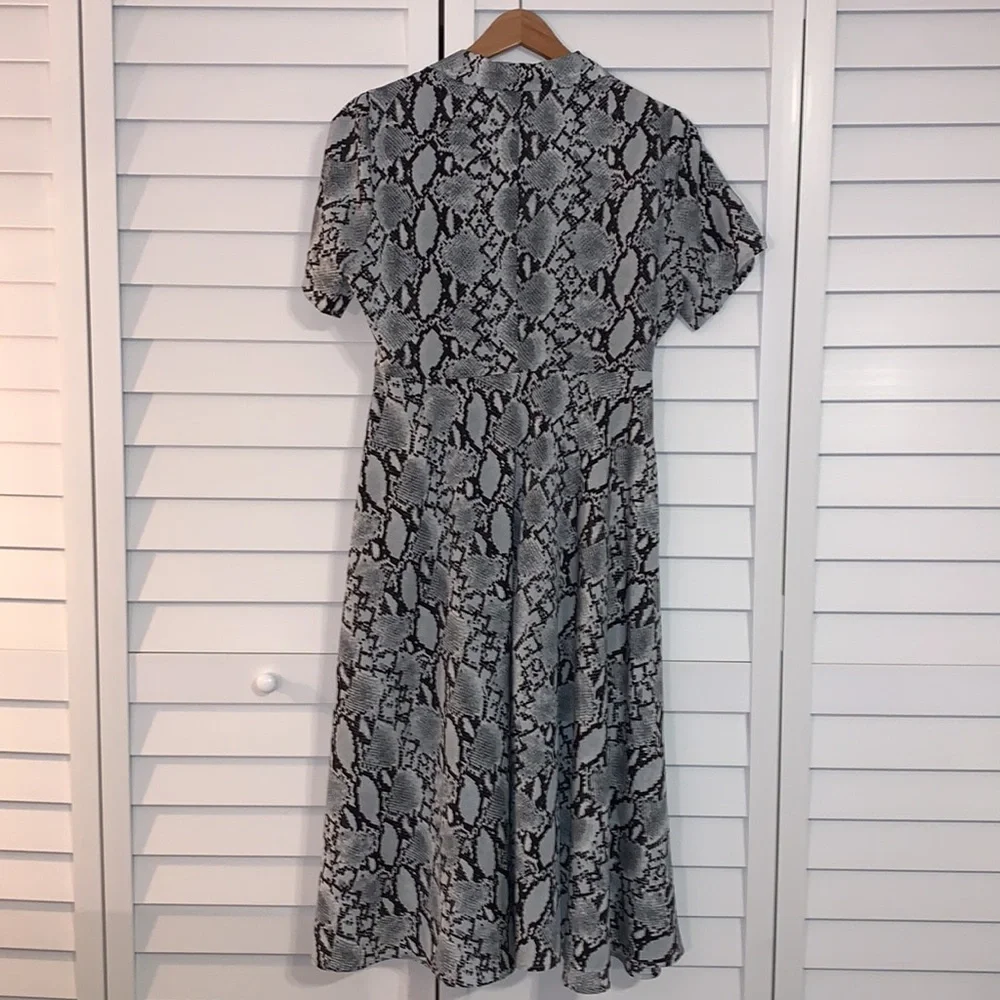 Lulus | Let's Snake a Deal Grey Snake Print Collared Midi Dress - Picture 6 of 6